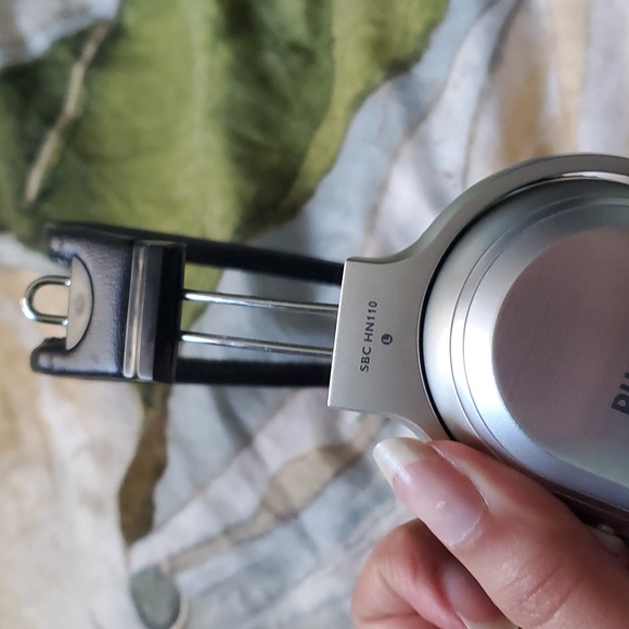 Phillips HN110 Foldable Noise Cancelling Headphones - Picture 6 of 9